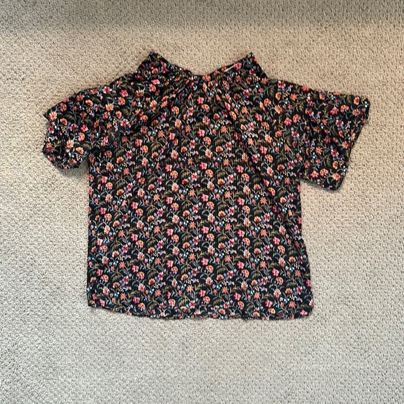 LOFT Short Sleeve Too - Picture 3 of 11